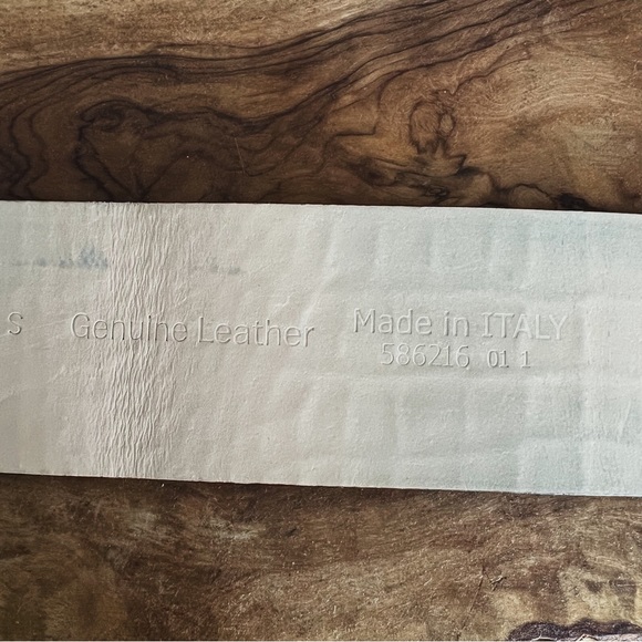 EMBOSSED 100% LEATHER BANANA REPUBLIC LEATHER BELT - Picture 6 of 10